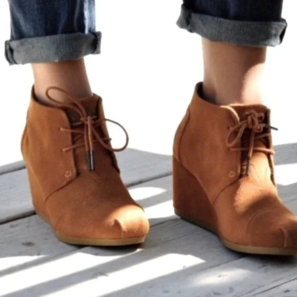 TOM'S Wedge Bootie Lace Up Suede Desert Chestnut SZ 6 EUC - Picture 1 of 13